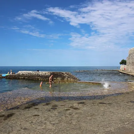 Sara, 100 M From The Beach * Novigrad Istria