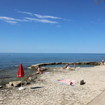 公寓 Sara, 100 M From The Beach *