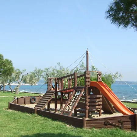 公寓 Sara, 100 M From The Beach